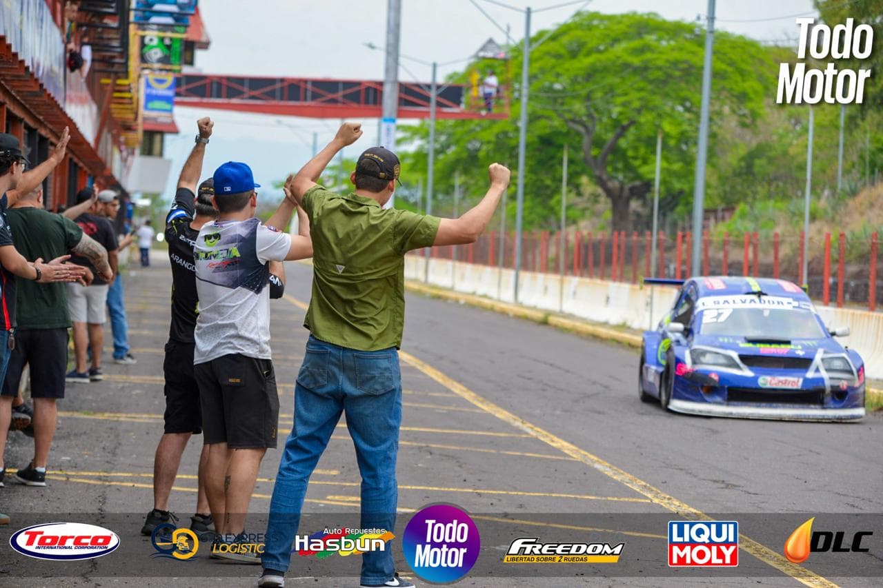 Roberto Arango en acción — foto 8 de 9